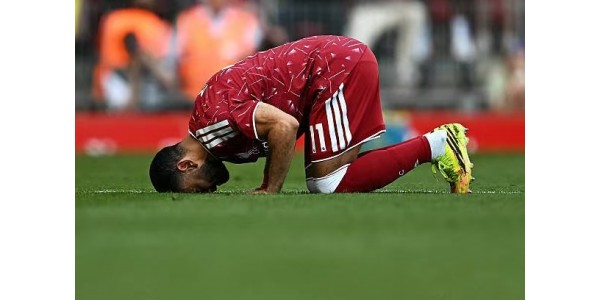 Da Salah kysset gresset farvel, så Robertson tilbake på ni år med ungdom. Da Salah kysset gresset farvel, så Robertson tilbake på ni år med ungdom.
